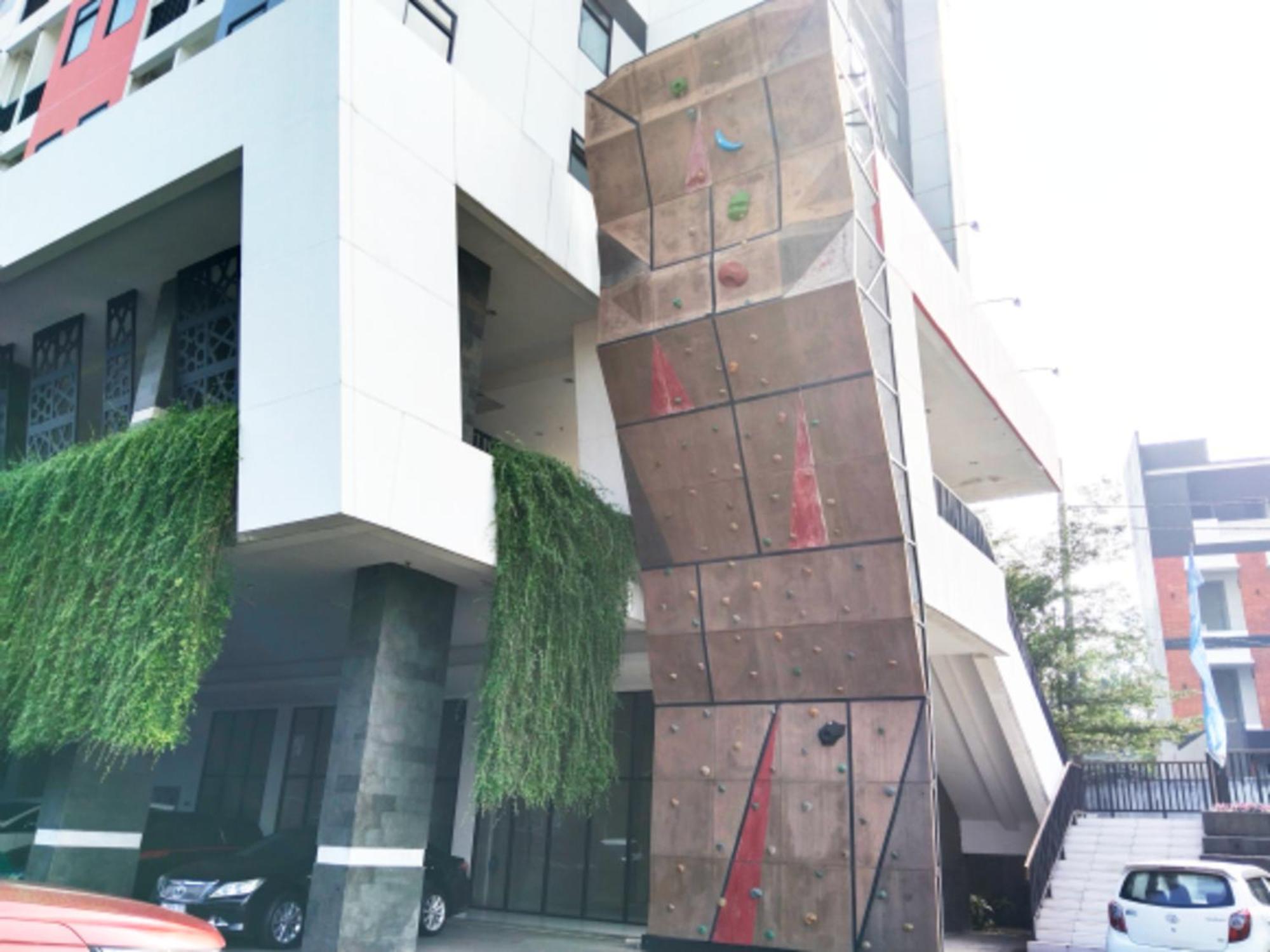 Cordova Suites Semarang Exterior foto
