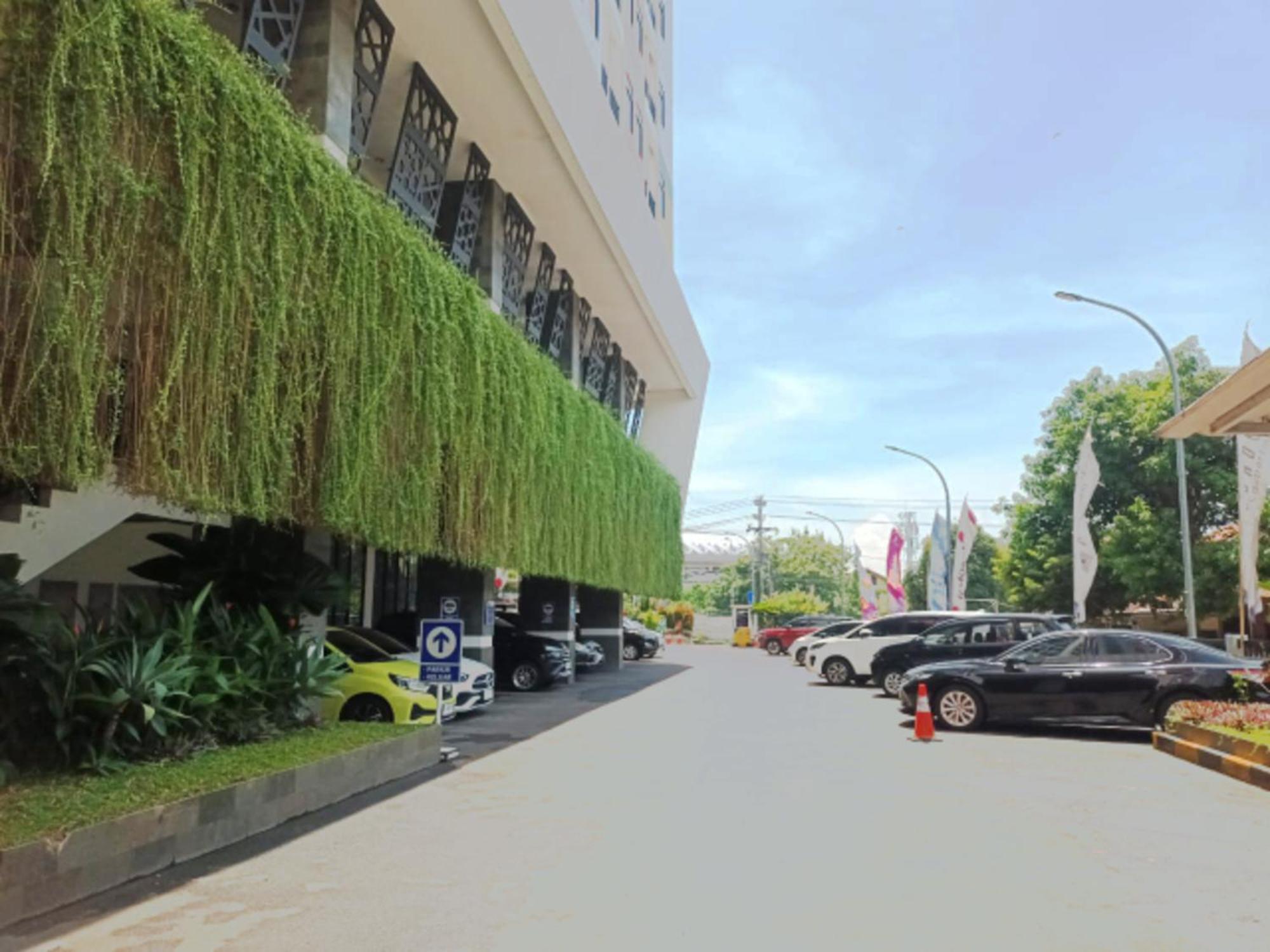 Cordova Suites Semarang Exterior foto