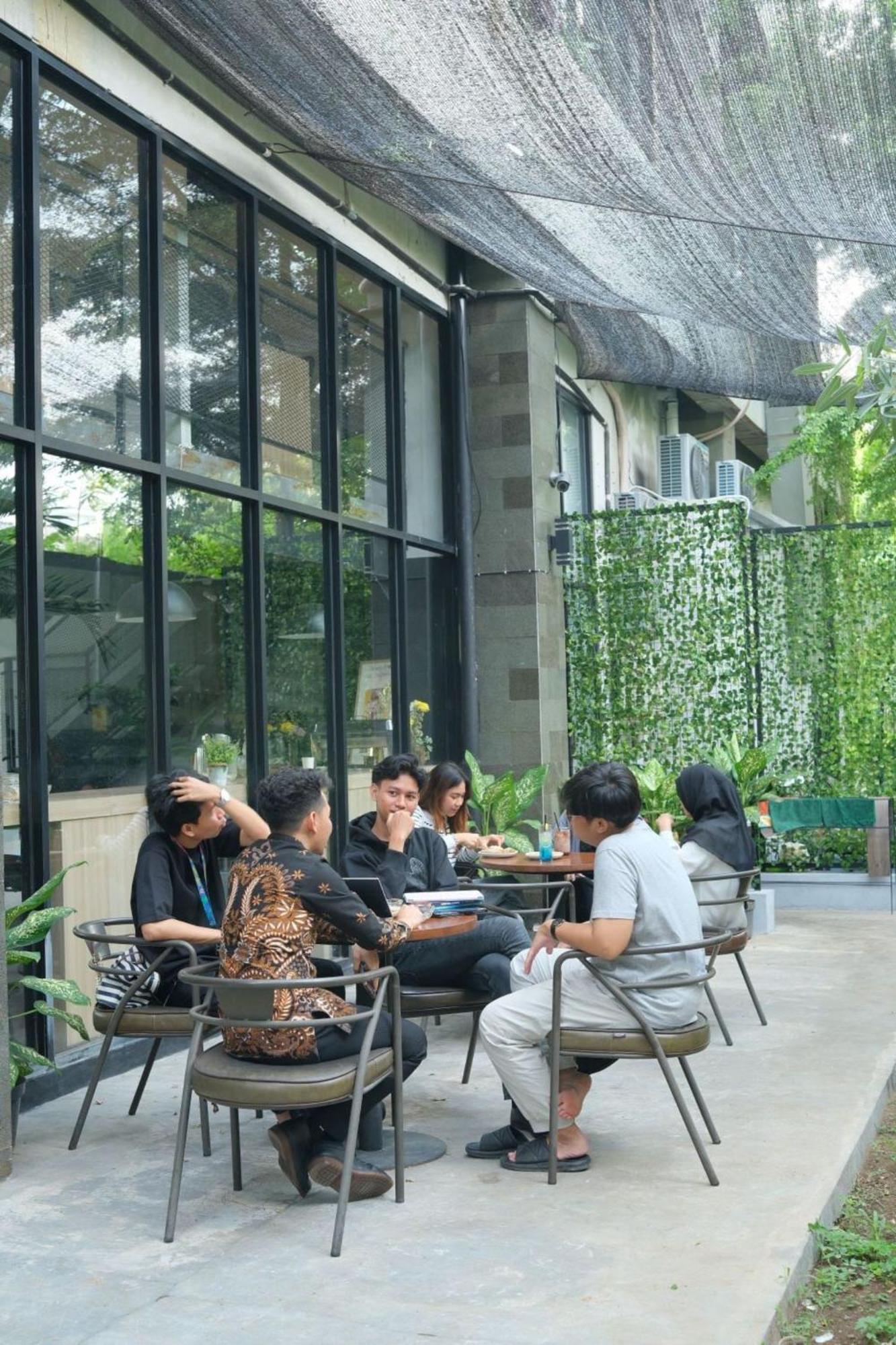 Cordova Suites Semarang Exterior foto
